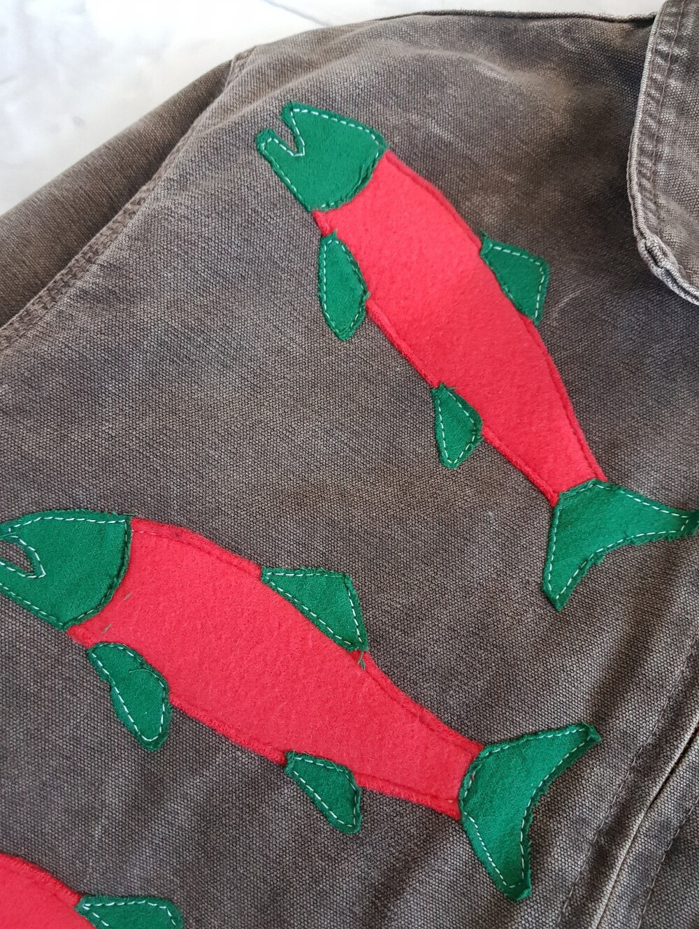 Vintage Upcycled Sockeye Salmon & Grizzly Bear Tough Duck Work Jacket Carhartt - Picture 11 of 16